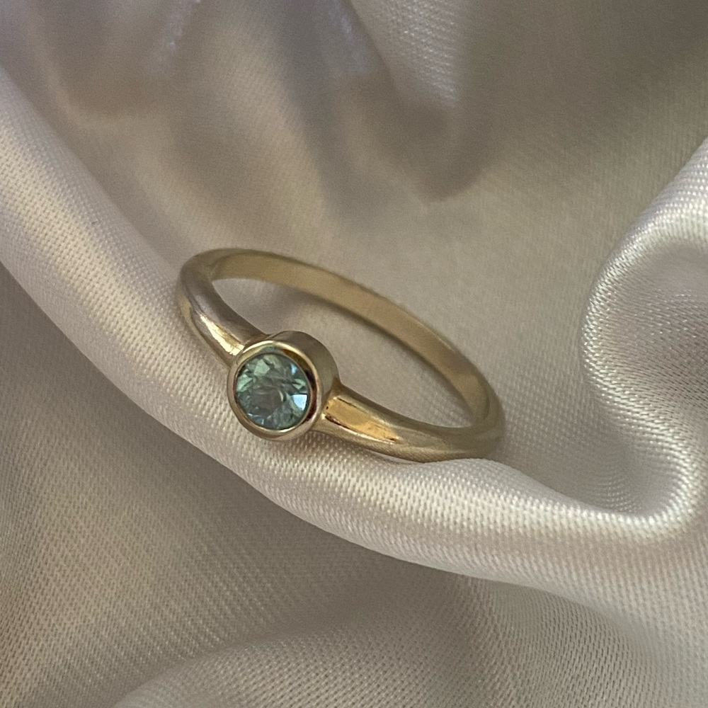 Beautiful 14K White Gold Ring with Blue Gemstone